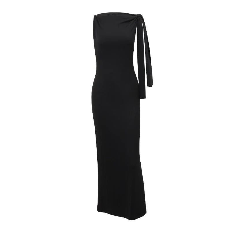 Naisten hihaton slim fit -iltapuku