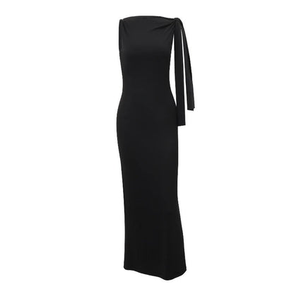 Naisten hihaton slim fit -iltapuku